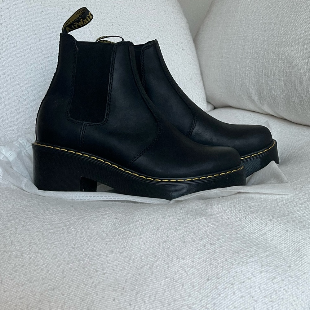 Dr. Martens air wair Rometty Wyoming leather platform Chelsea boots!!